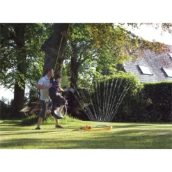Hozelock Oscillating Garden Lawn Sprinkler 200m² 9 Hozelock Oscillating Garden Lawn Sprinkler 200m² -Elise Bloom 12843907 1114833224202801
