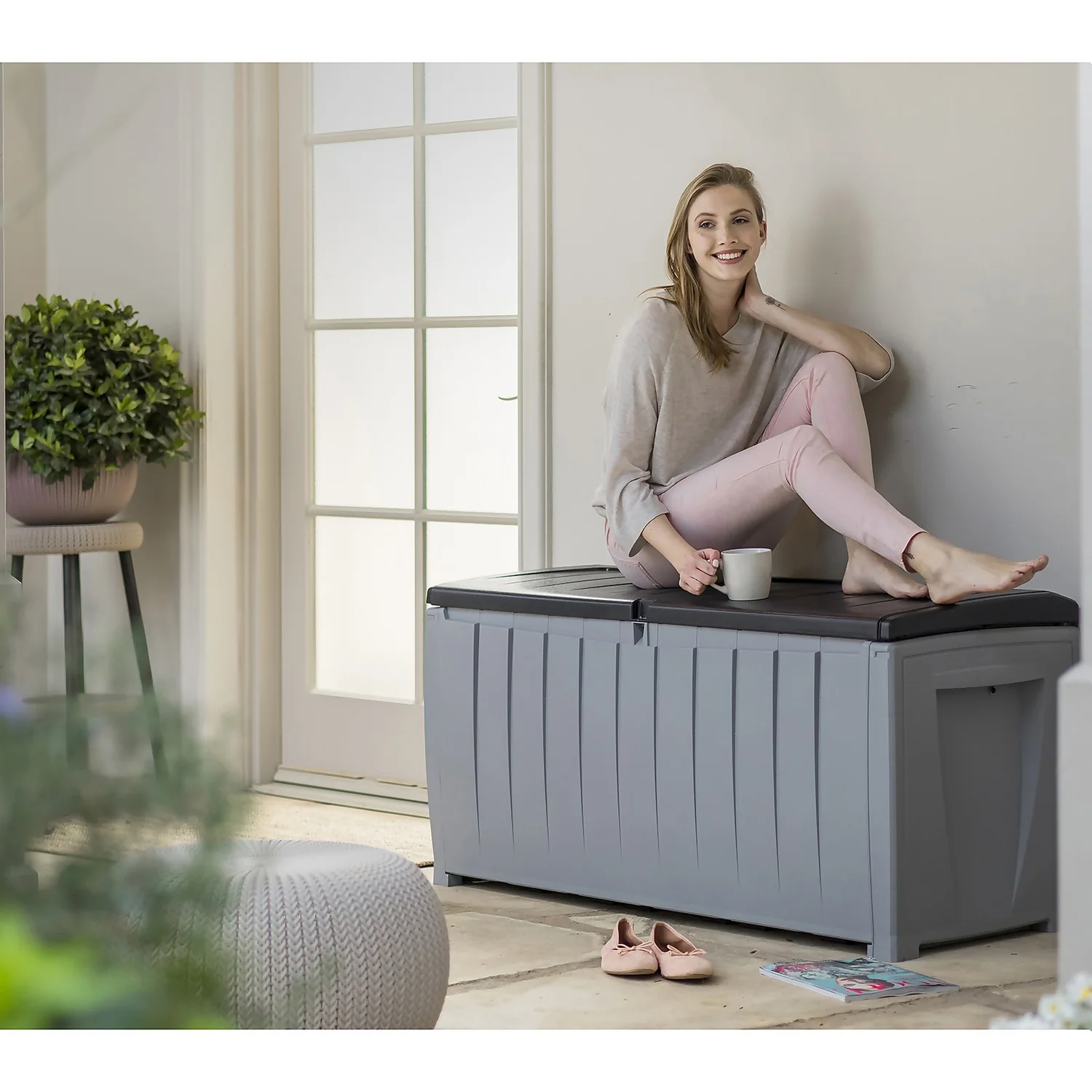 Keter Ace Outdoor Garden Storage Box 124 X 55 X 62.5 Cm - Grey And Black 6 Keter Ace Outdoor Garden Storage Box 124 X 55 X 62.5 Cm - Grey And Black - Image 4