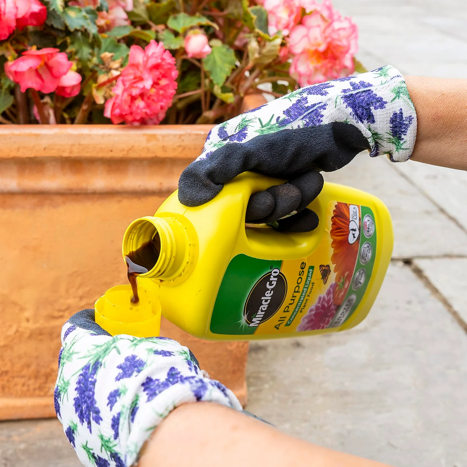 Miracle-Gro All Purpose Concentrated Liquid Plant Food 800ml 4 Miracle-Gro All Purpose Concentrated Liquid Plant Food 800ml - Image 2